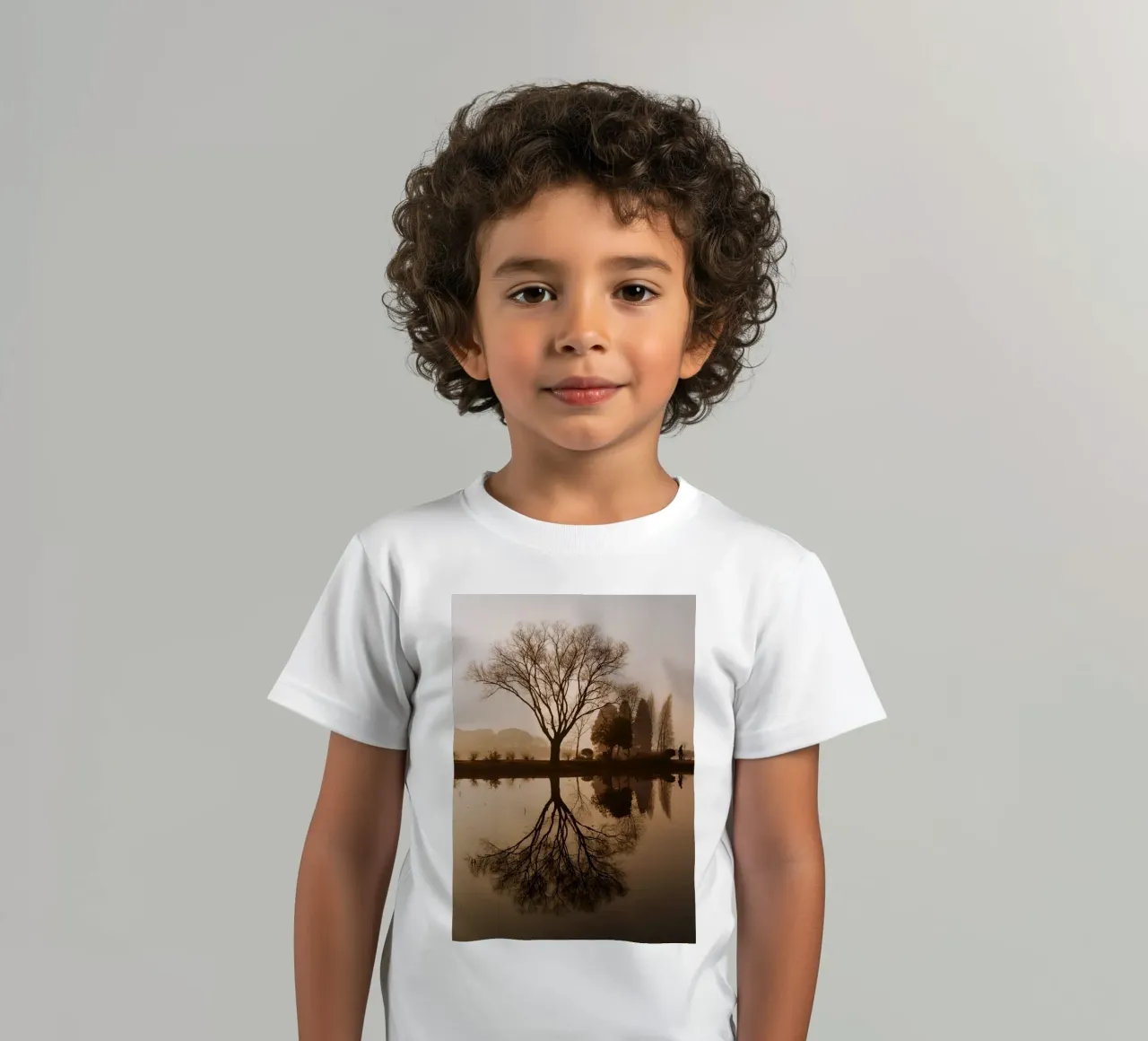 tree reflection Kinder T-Shirt von Earthly Visions