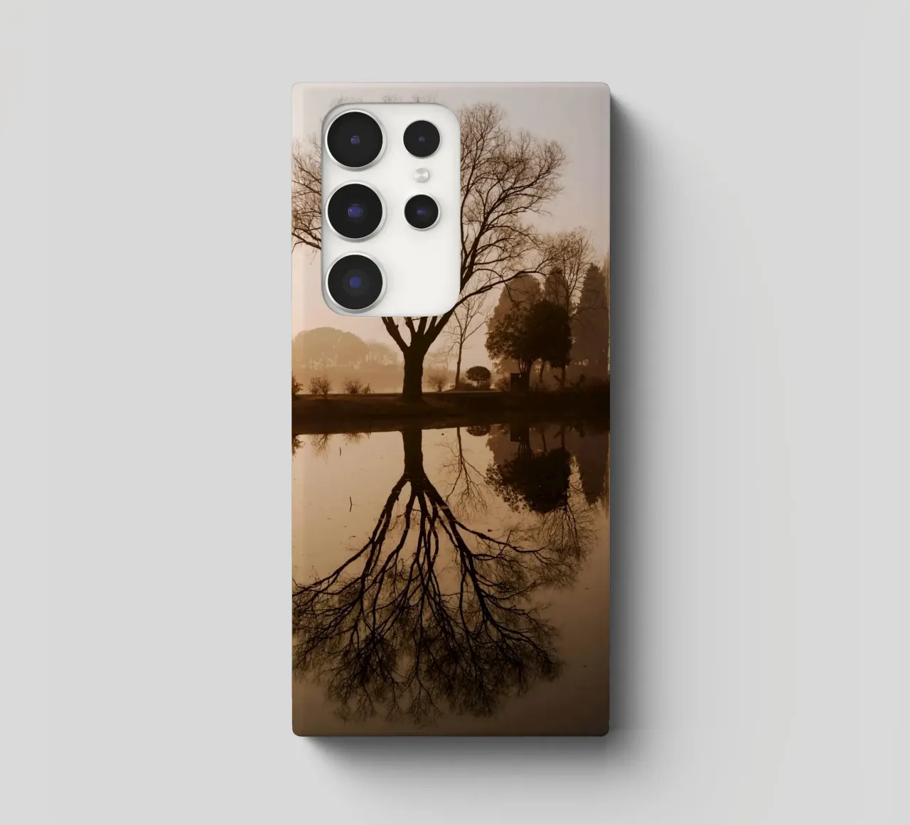 riflessione sull'albero cover samsung da Earthly Visions