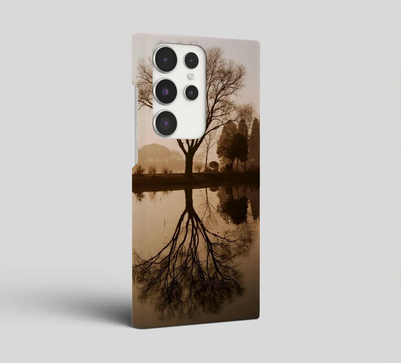 riflessione sull'albero cover samsung da Earthly Visions