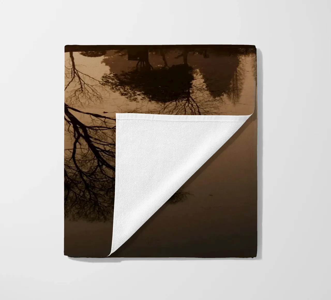 tree reflection Strandtuch von Earthly Visions