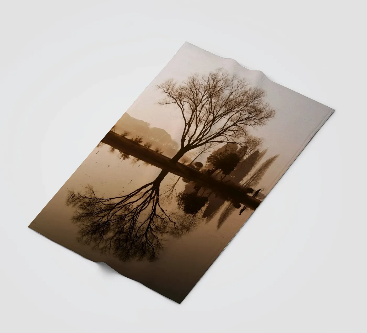 tree reflection fleecedeken van Earthly Visions