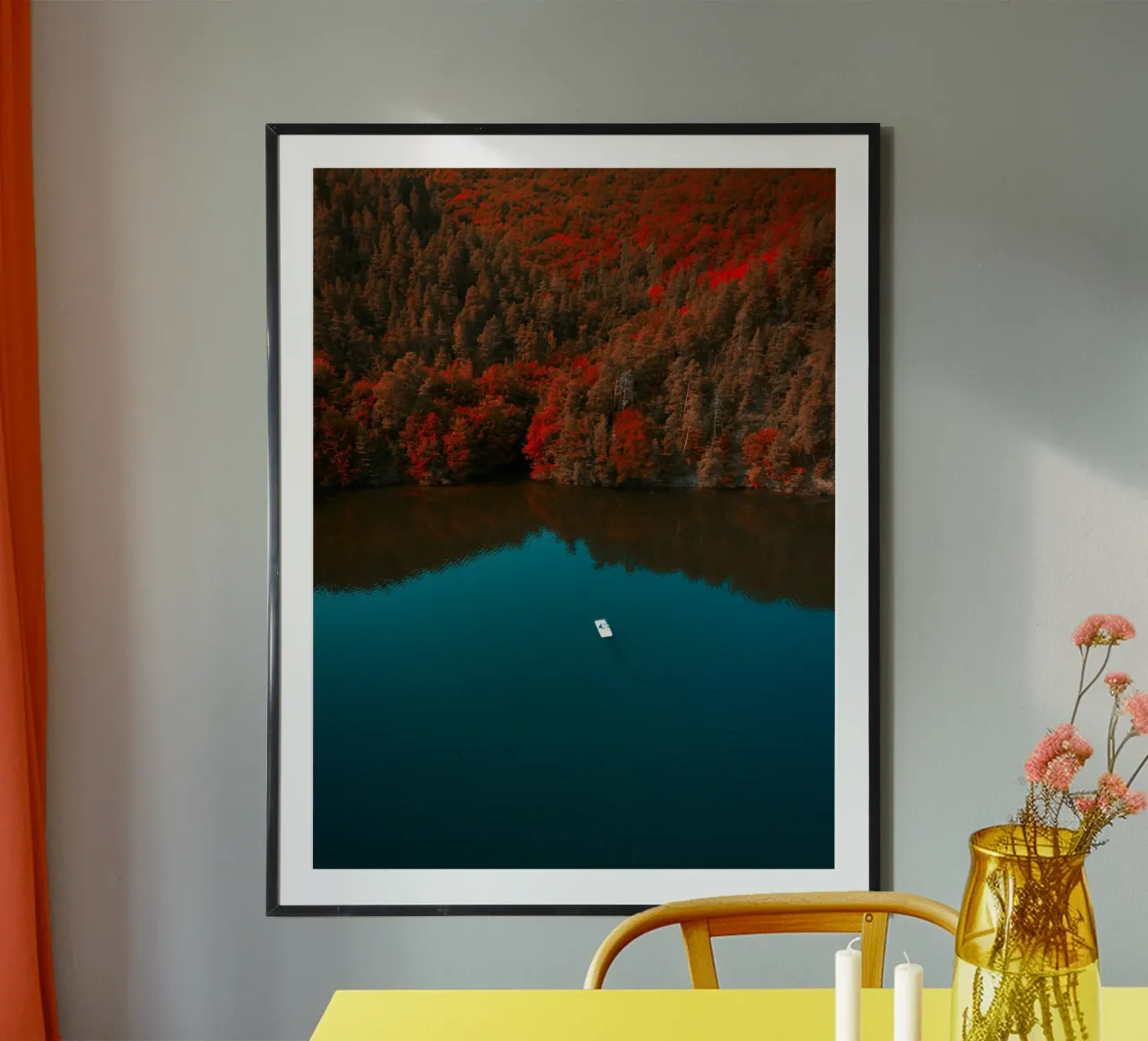 lago delle barche poster con telaio in legno da Earthly Visions