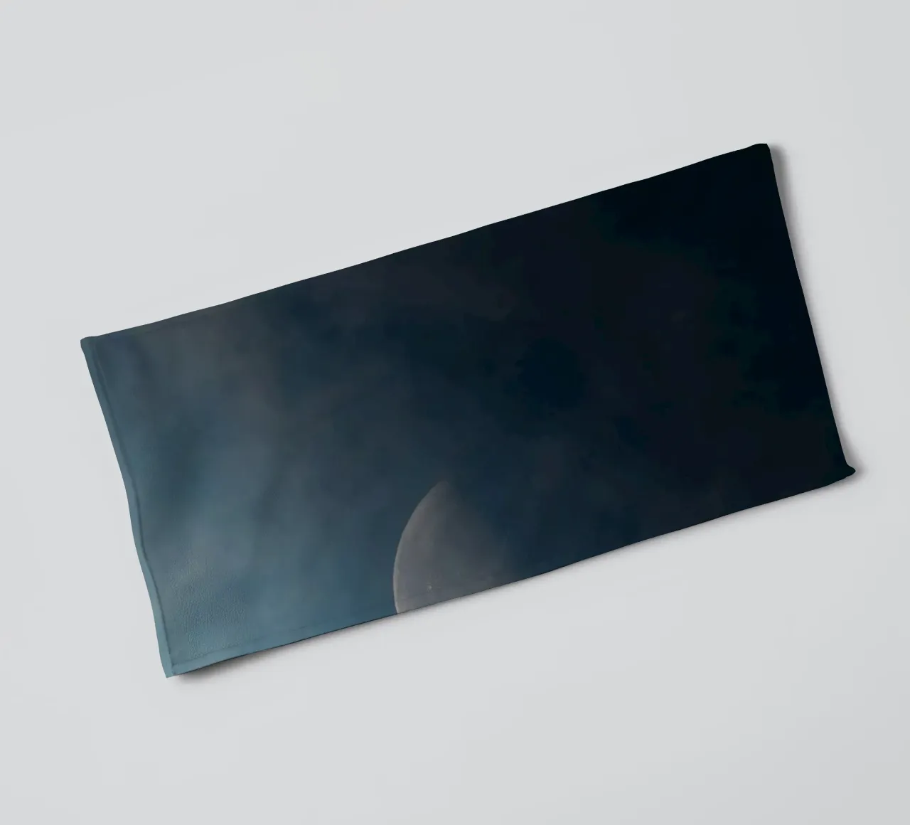 notte di luna asciugamano da bagno da Earthly Visions