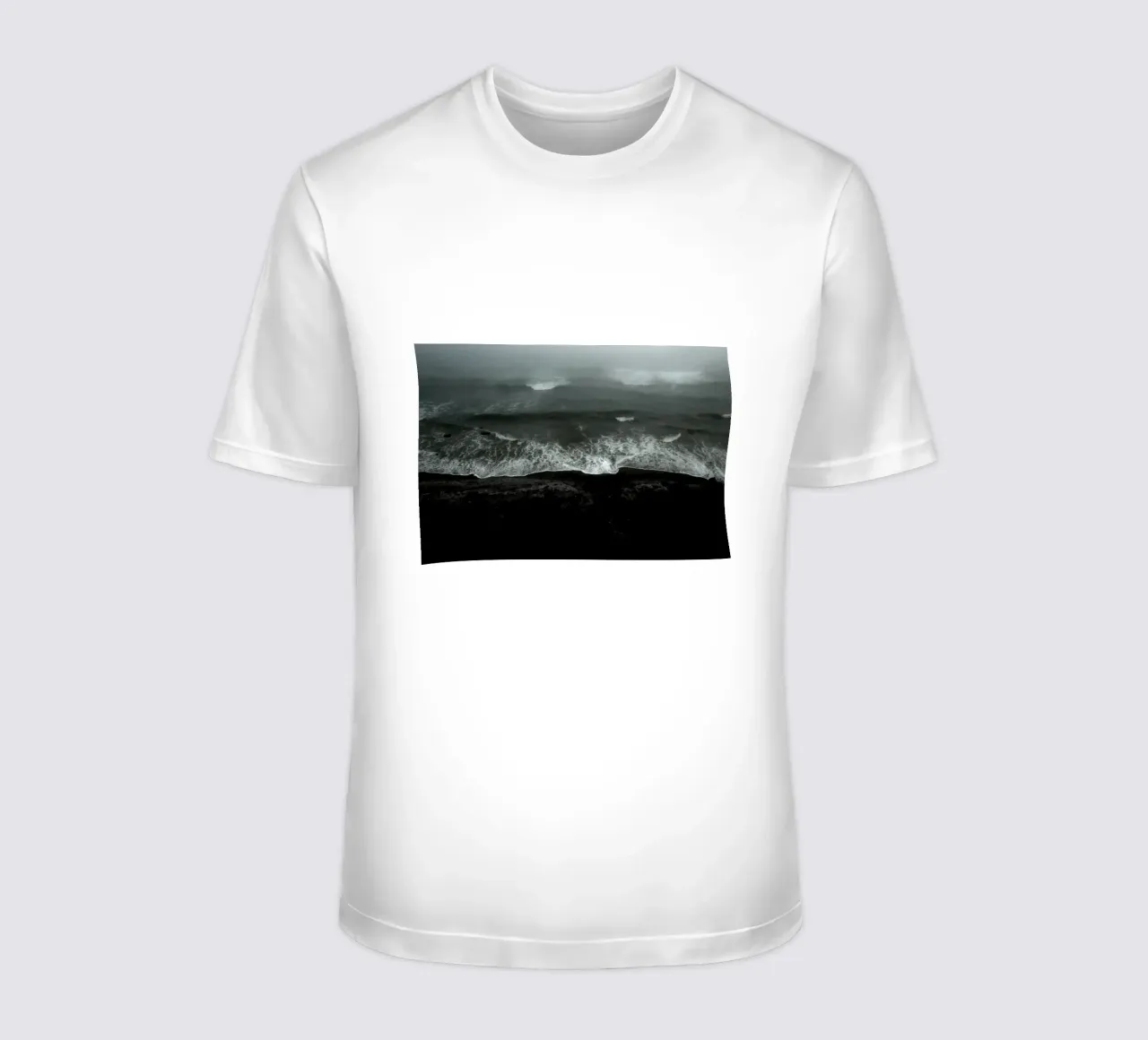 Zwarte Oceaan t-shirt van KISSA STUDIO