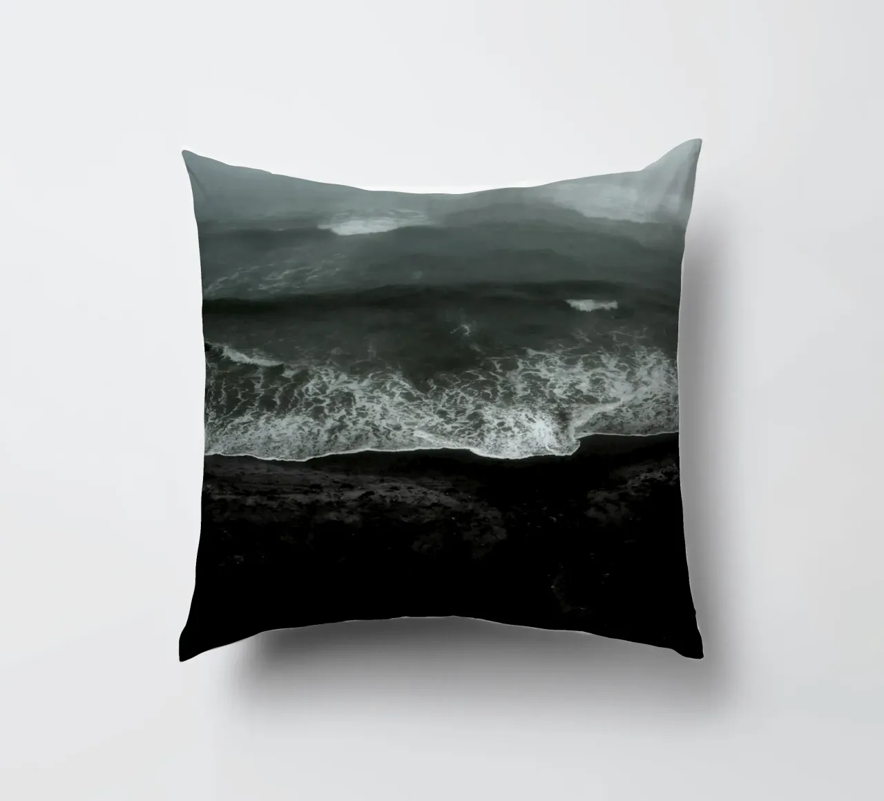 Oceano Nero cuscino da KISSA STUDIO