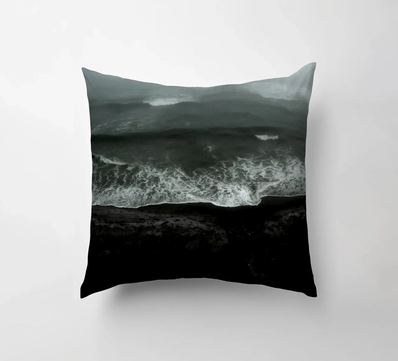 Oceano Nero cuscino da KISSA STUDIO