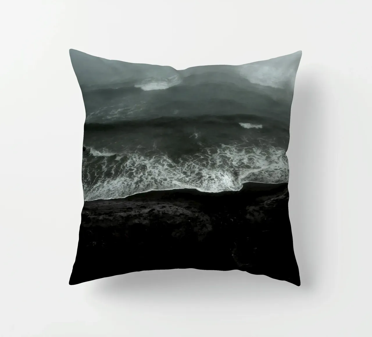 Oceano Nero cuscino da KISSA STUDIO