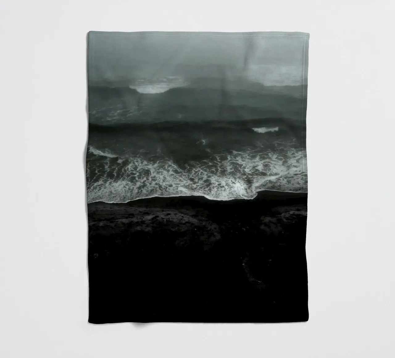 Oceano Nero coperta in pile da KISSA STUDIO