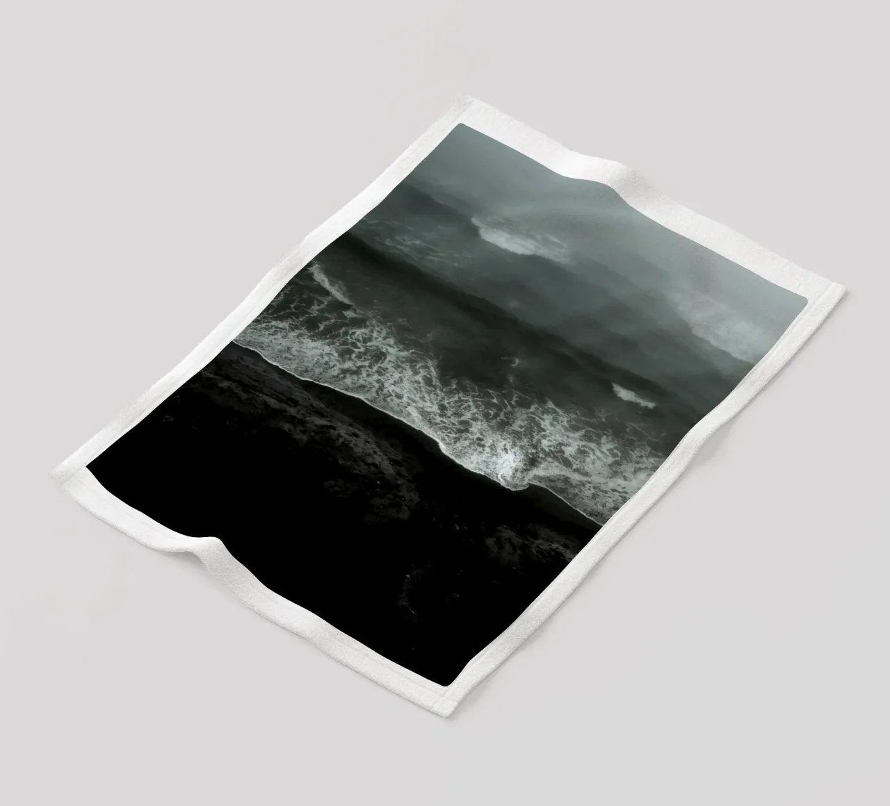 Oceano Nero coperta in pile da KISSA STUDIO