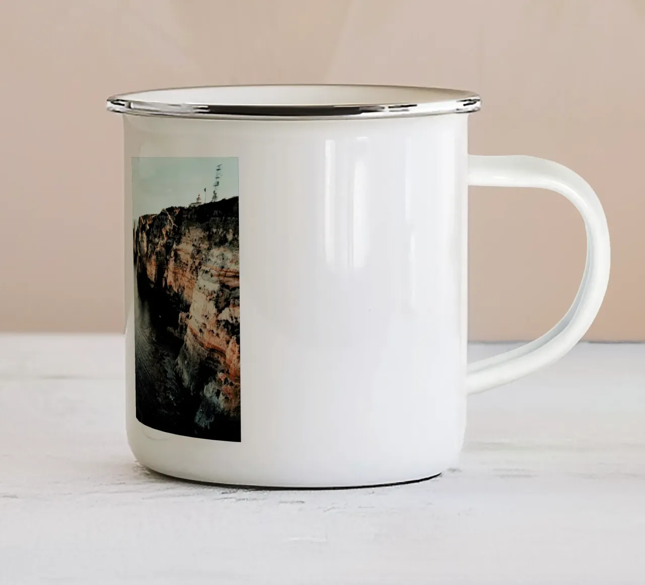 Sundown Ride tazza in smalto da Sebastian Hilgetag
