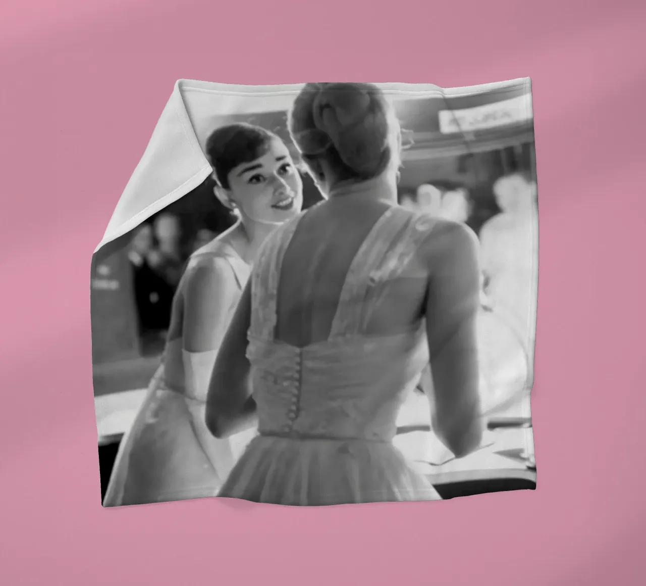 Audrey al trucco coperta in pile da Lorraine Mooore