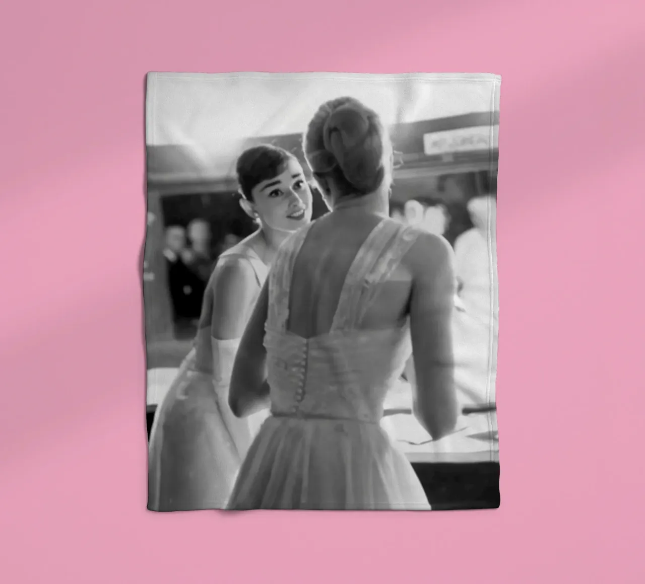 Audrey al trucco coperta in pile da Lorraine Mooore