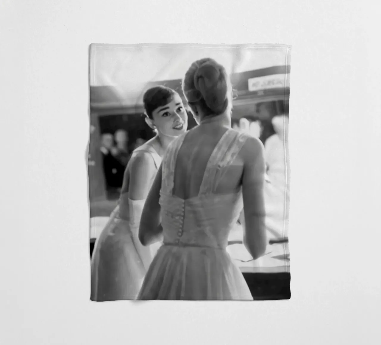 Audrey al trucco coperta in pile da Lorraine Mooore