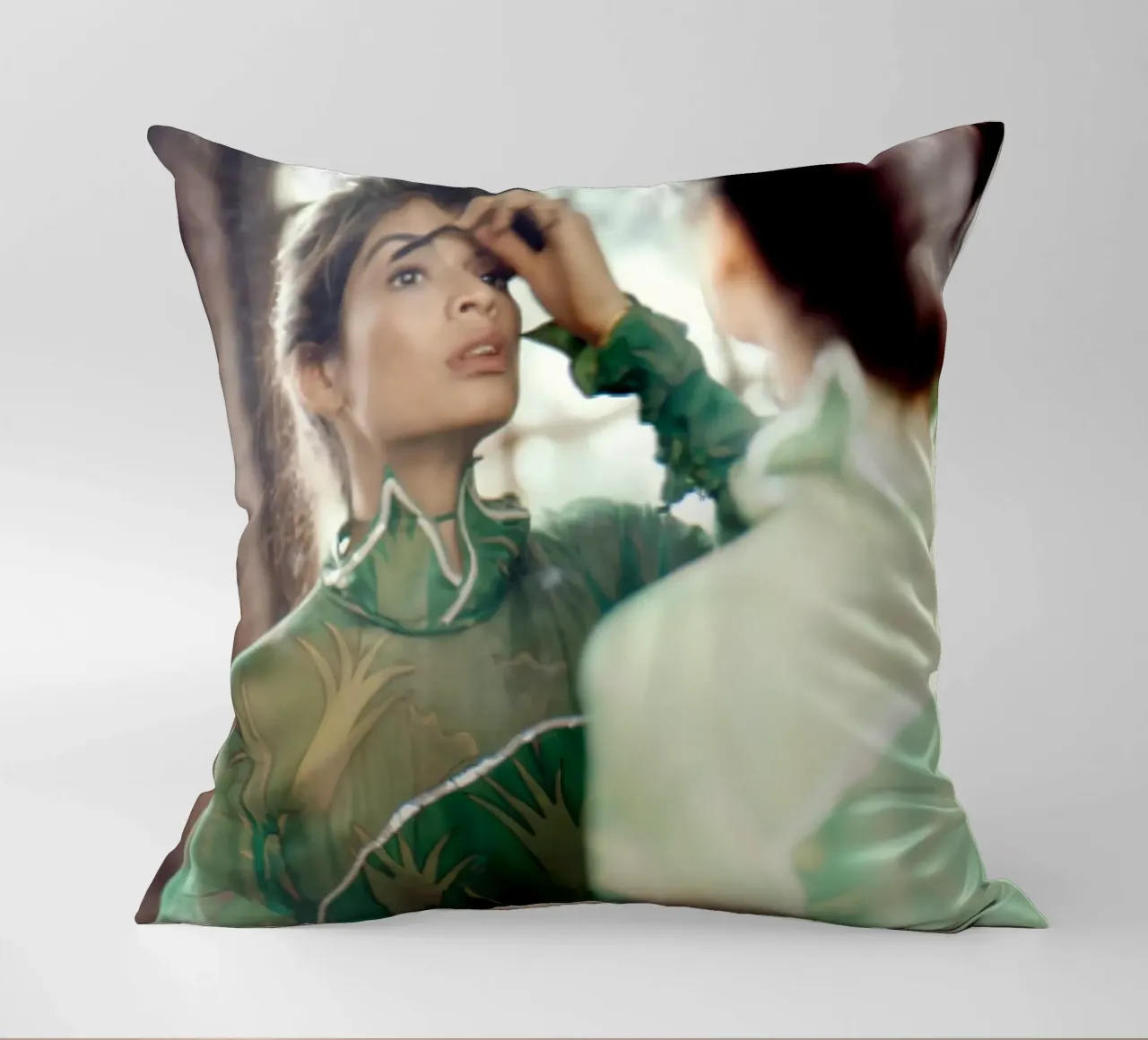 Bianca in Green cuscino da Lorraine Mooore