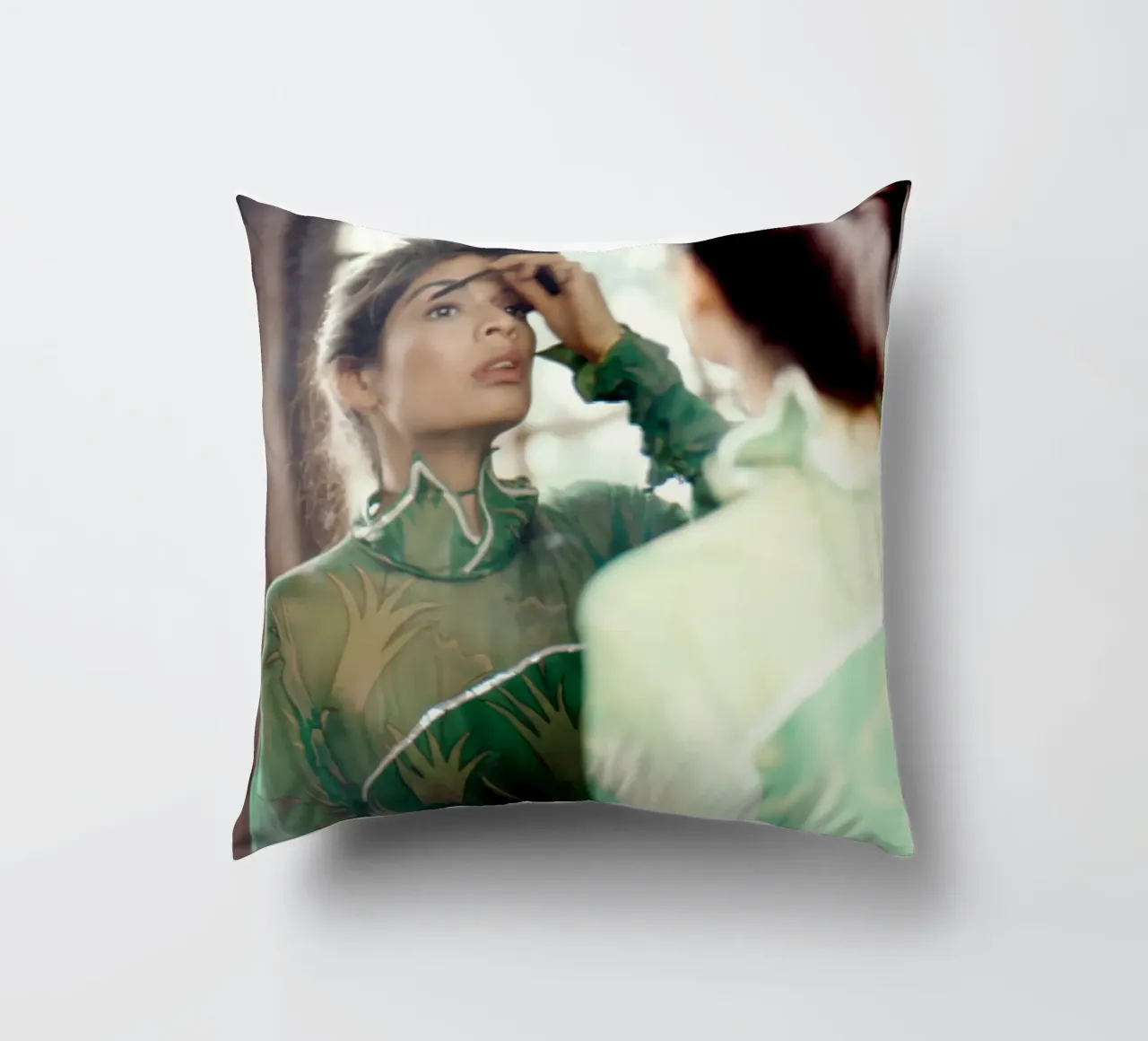 Bianca in Green cuscino da Lorraine Mooore