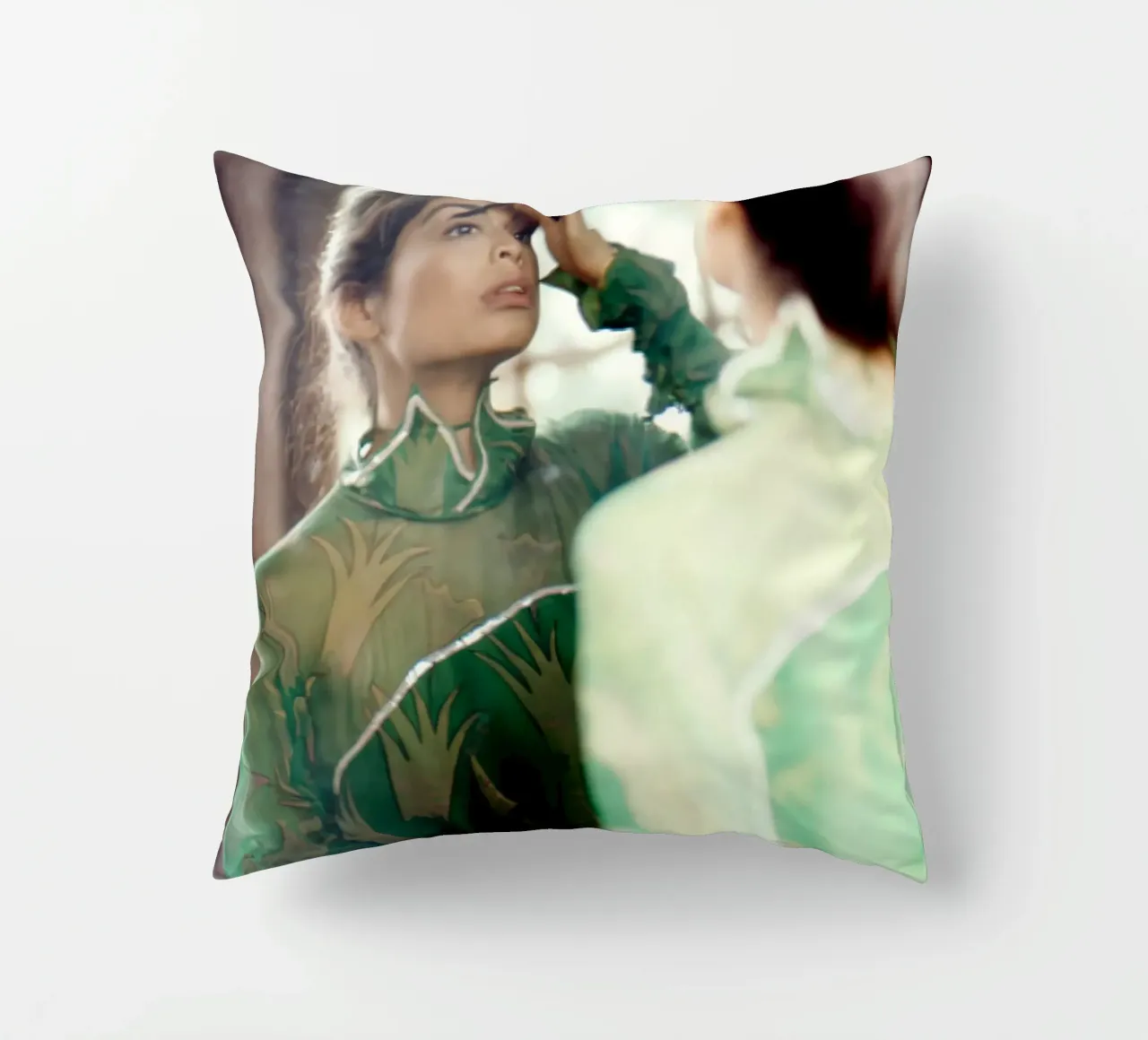 Bianca in Green cuscino da Lorraine Mooore