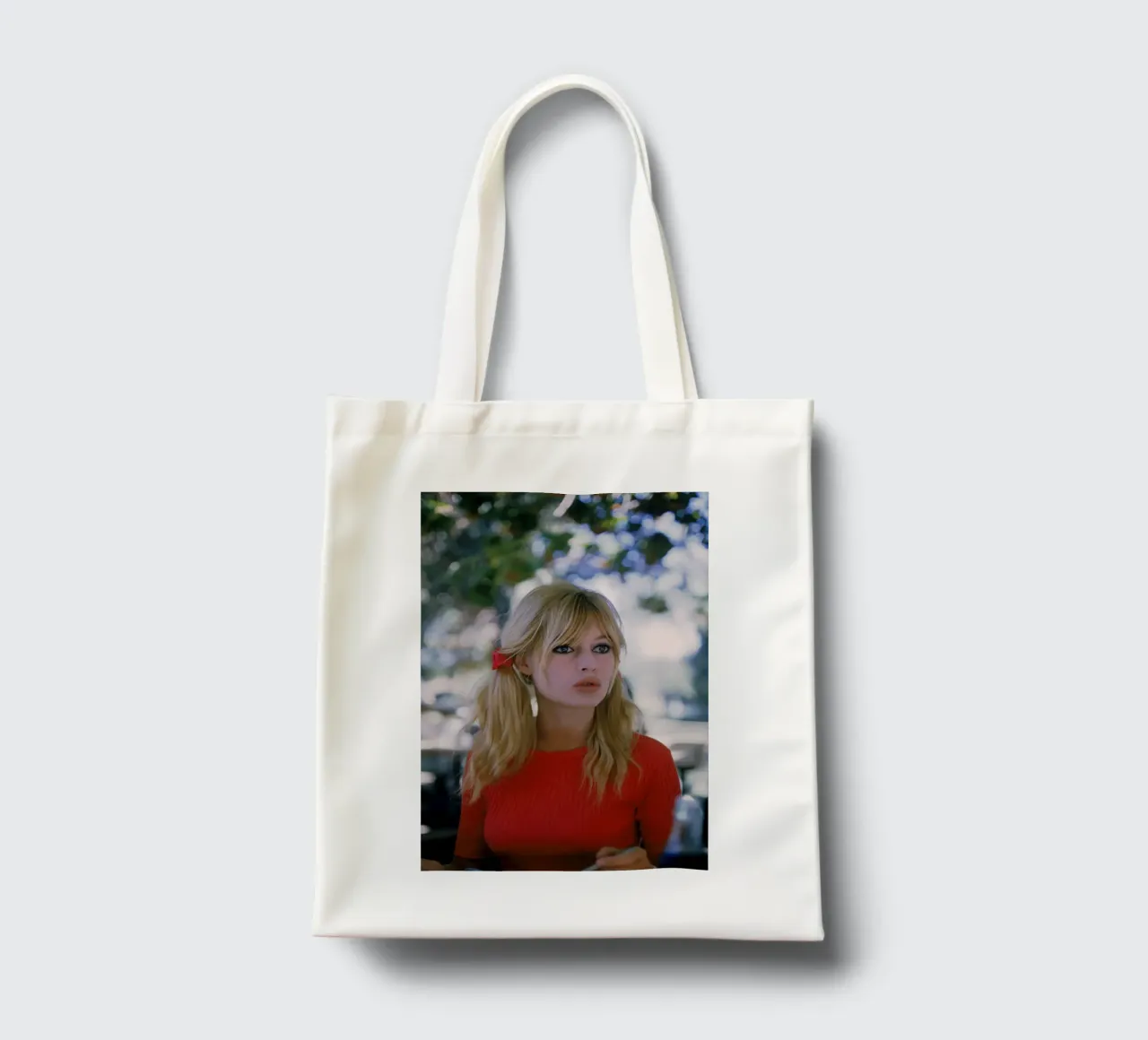 Brigitte sul set borsa in juta da Lorraine Mooore