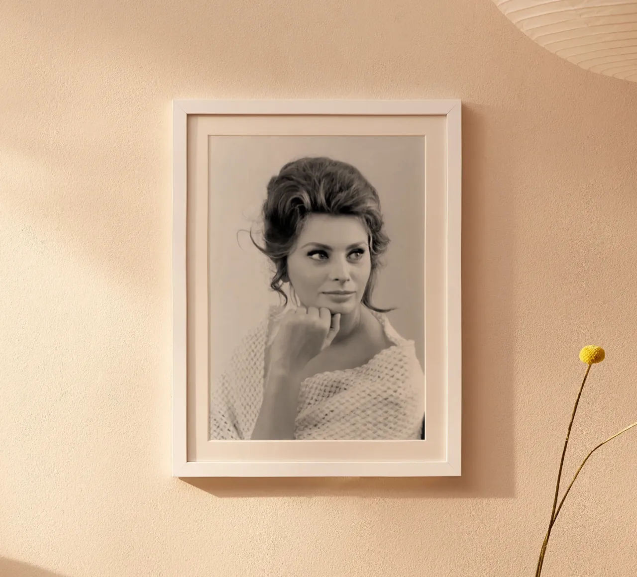 Sophia Posing poster da Lorraine Mooore