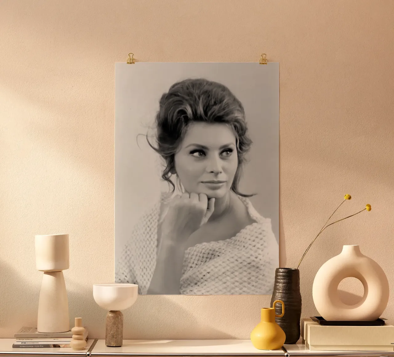 Sophia Posing poster da Lorraine Mooore