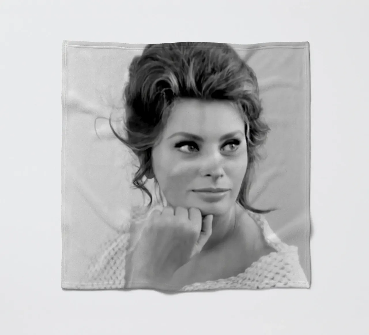 Sophia Posing coperta in pile da Lorraine Mooore