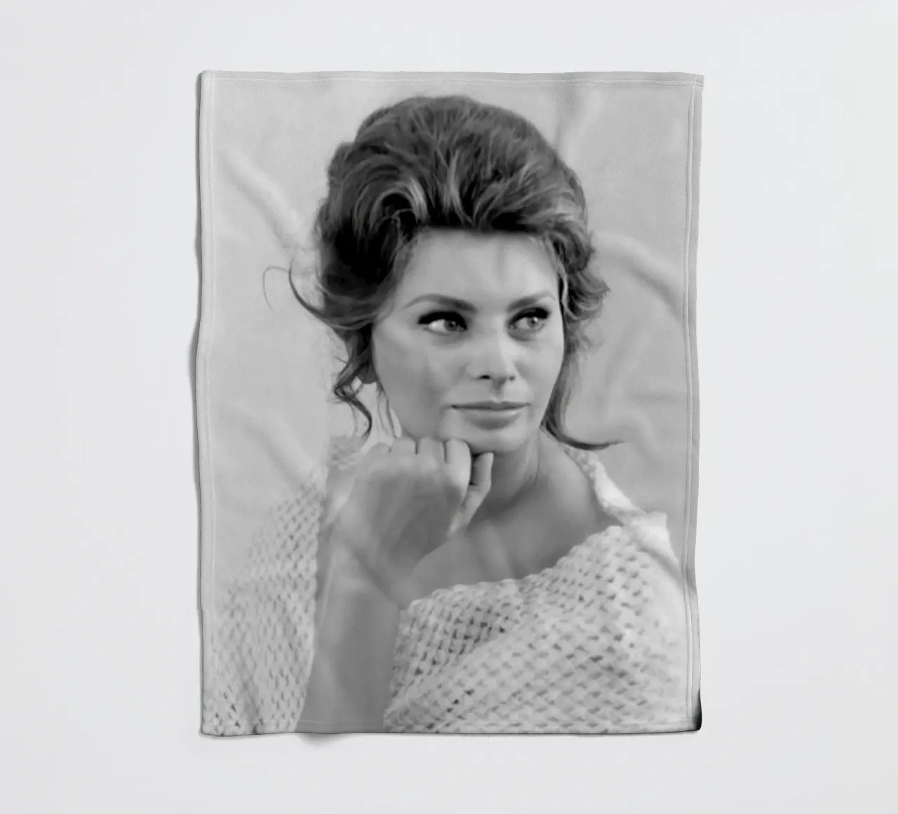 Sophia Posing coperta in pile da Lorraine Mooore