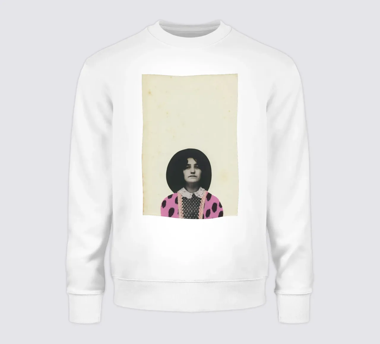 Vollständig bekleidet II Sweatshirt von Cassia Beck Collage