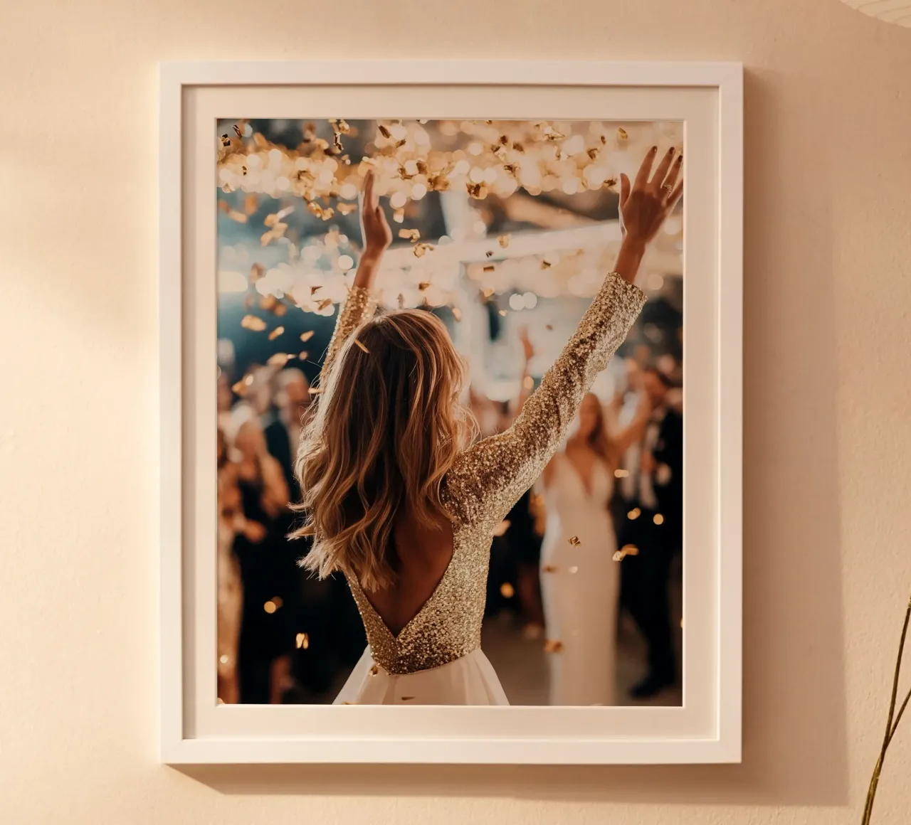 Bagliore glam poster con telaio in legno da PhotoVibe Decor