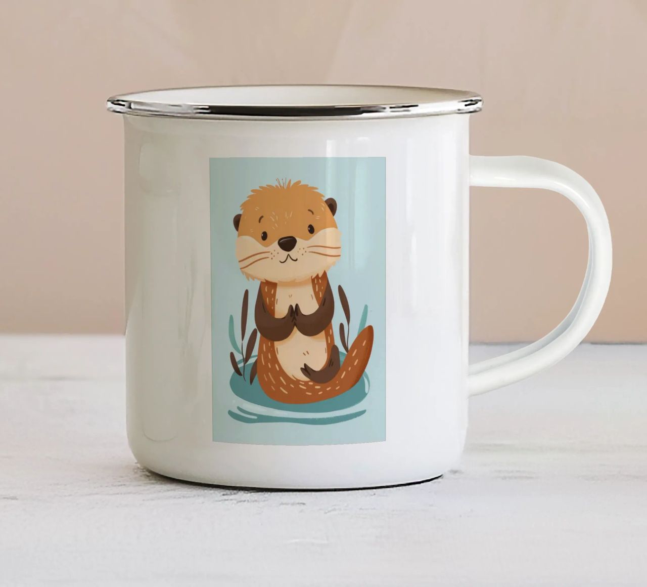 Cucciolo di lontra marina seduto con calma sulla spiaggia tazza in smalto da DesignDoodle