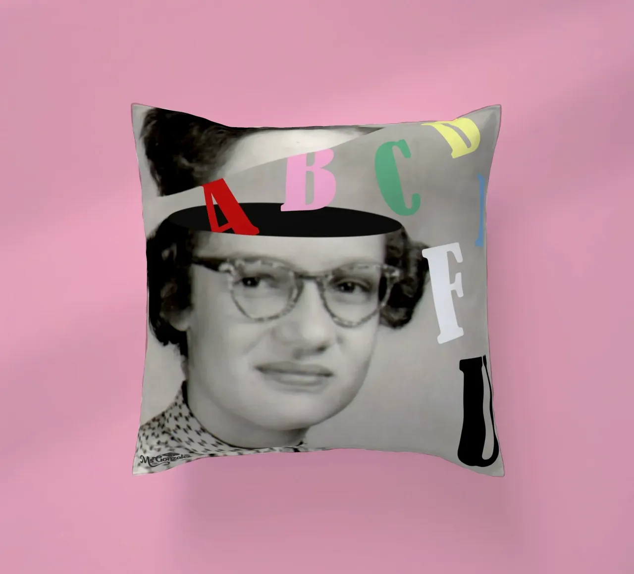 ABCDEF U cuscino da MsGonzalez