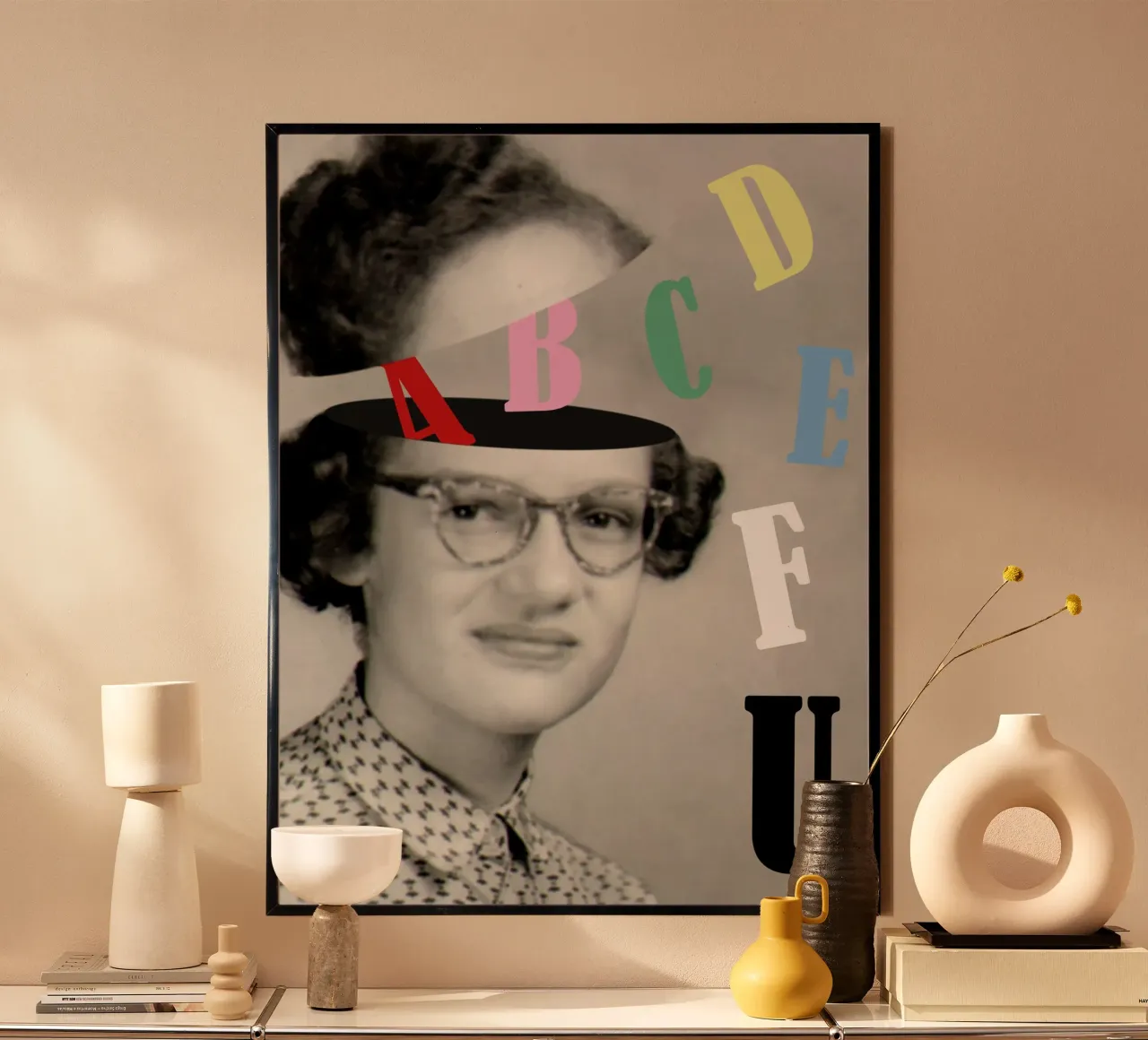 ABCDEF U poster con telaio in alluminio da MsGonzalez