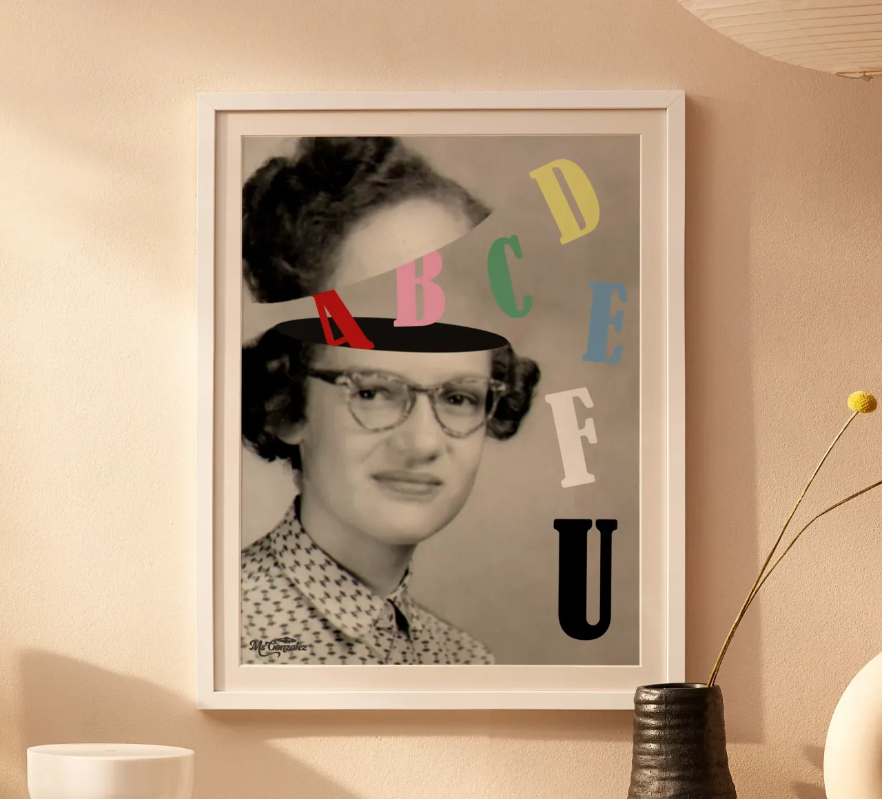 ABCDEF U poster con telaio in alluminio da MsGonzalez