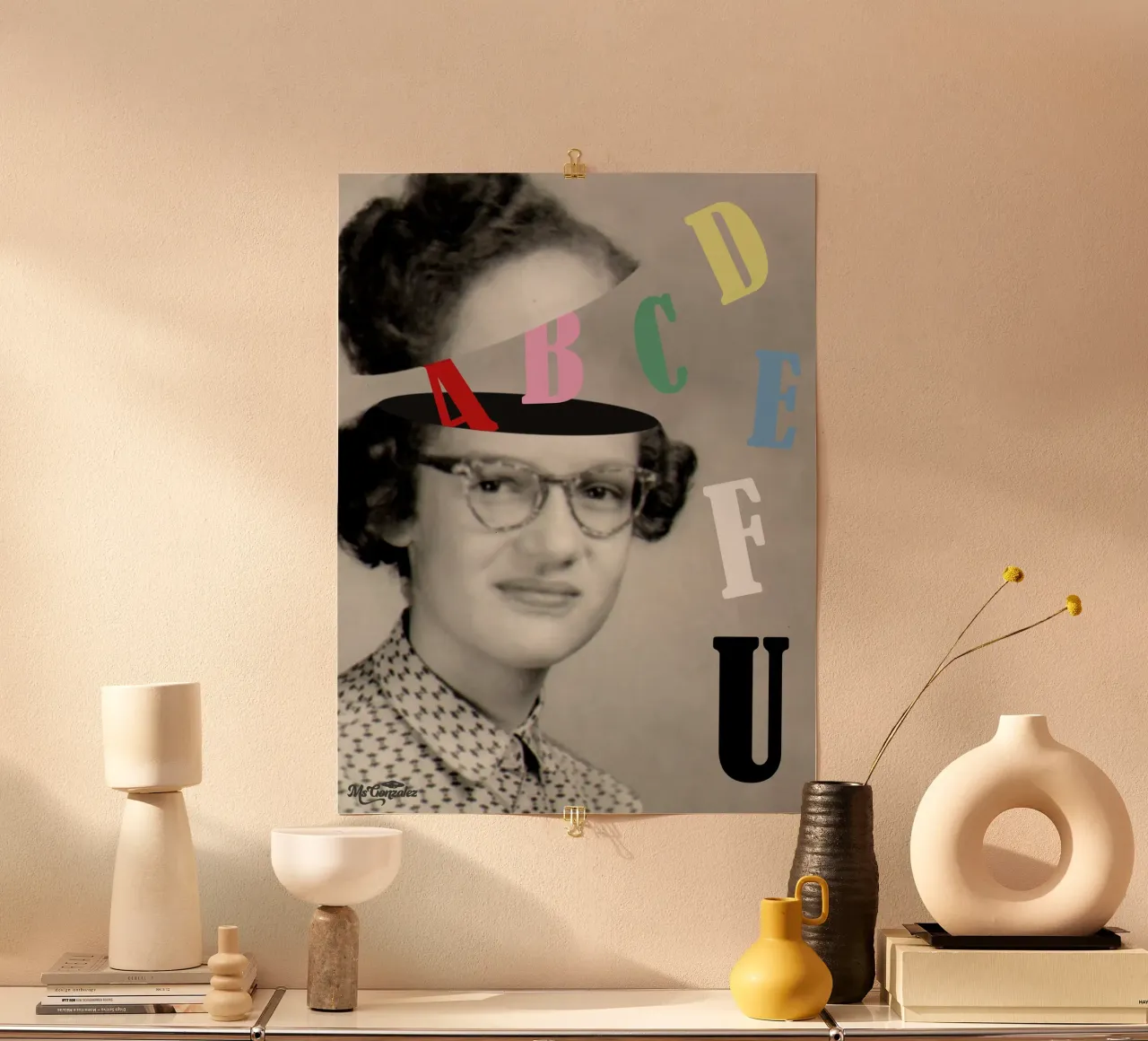 ABCDEF U poster con telaio in alluminio da MsGonzalez