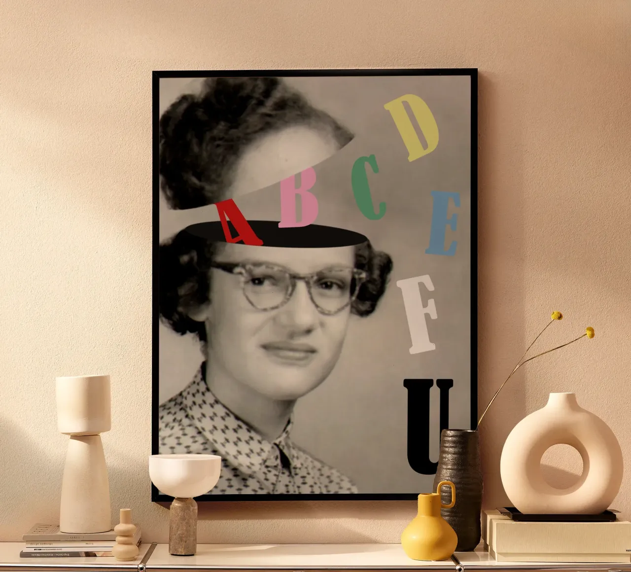 ABCDEF U poster con telaio in alluminio da MsGonzalez