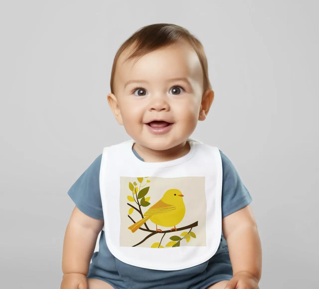 Canari jaune vif assis sur une branche avec un vert luxuriant bavoir de DesignDoodle