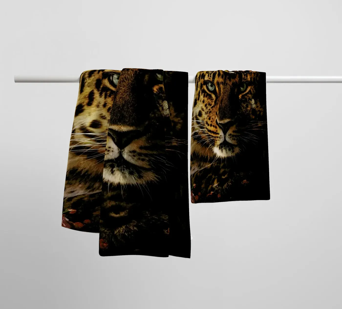 Leopard 4 Handtuch von Wouter Rikken