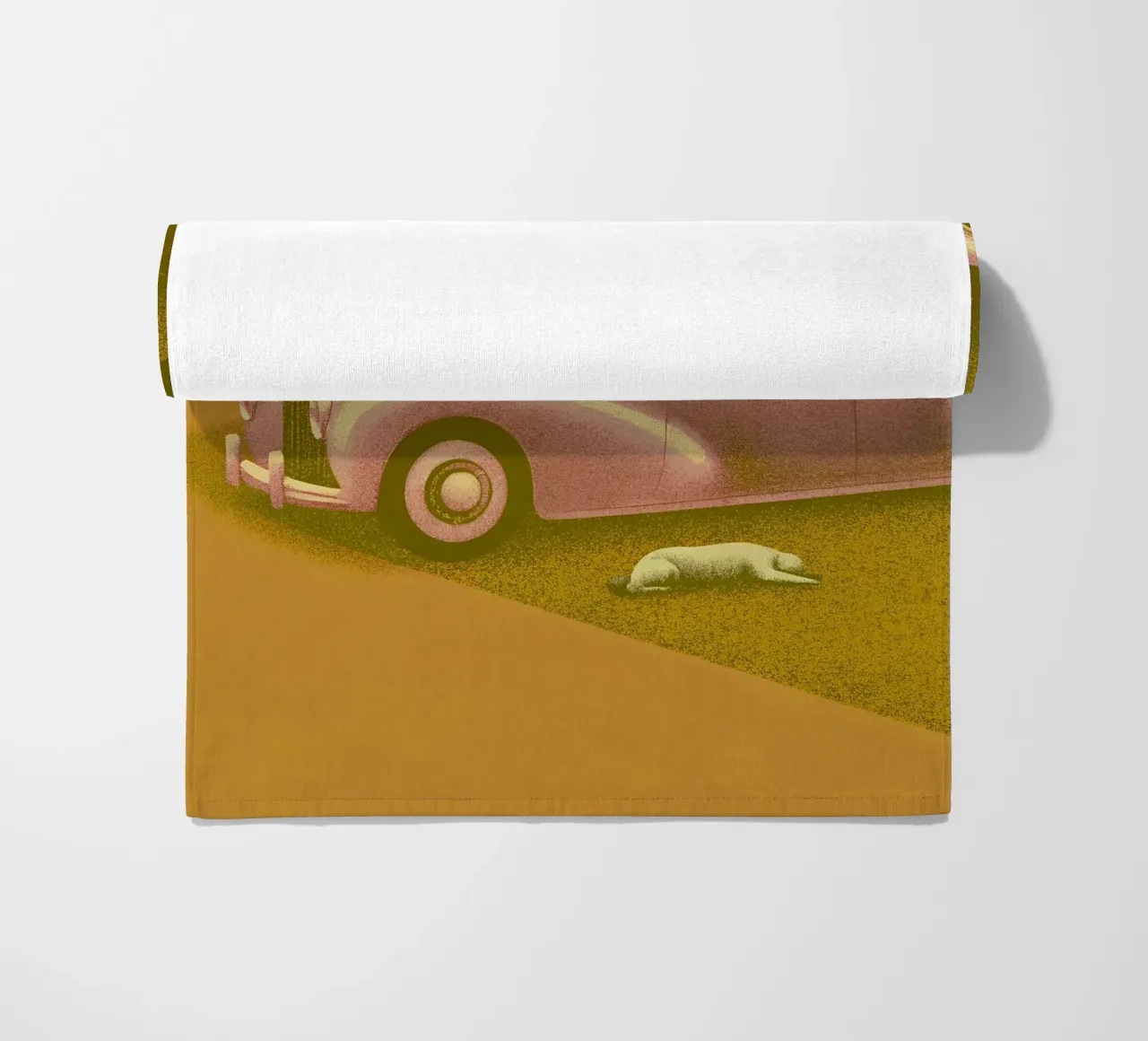 Vue latérale d'une voiture classique serviette de plage de SOUL SHOP