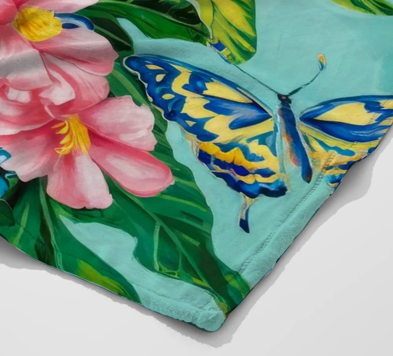 Azure Bloom Flutter Fleecedecke von Infinite Chroma