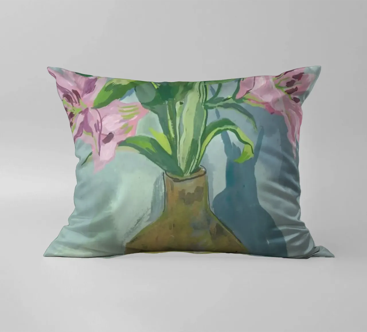 Gold Vase Of Lillies cuscino da Sonia Brittain