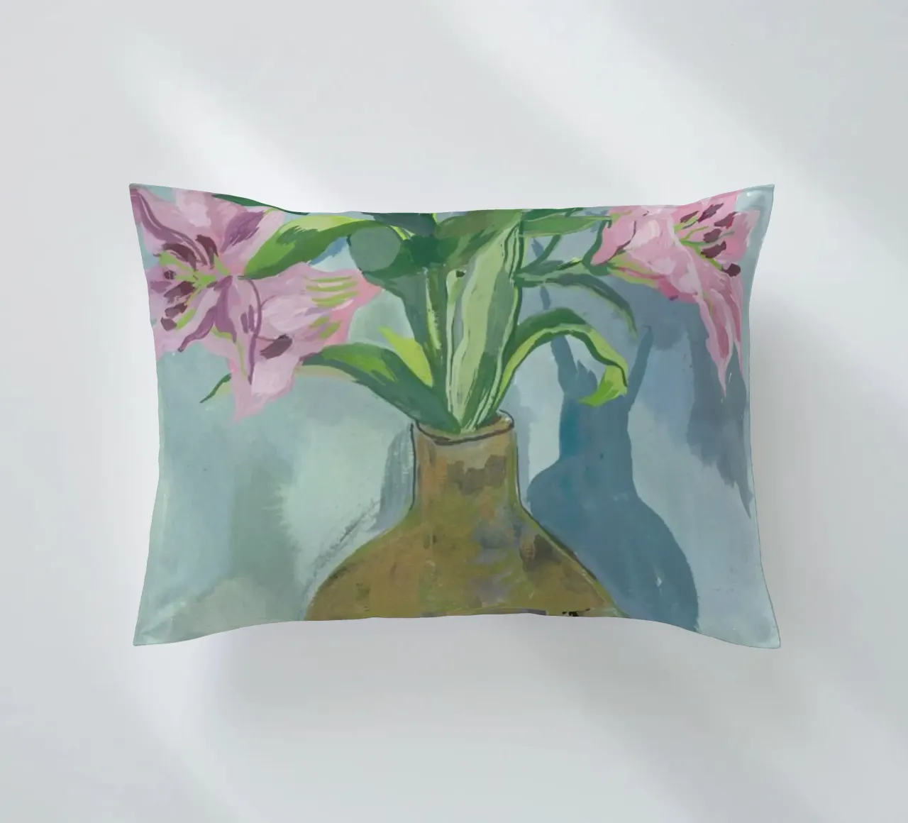Gold Vase Of Lillies cuscino da Sonia Brittain