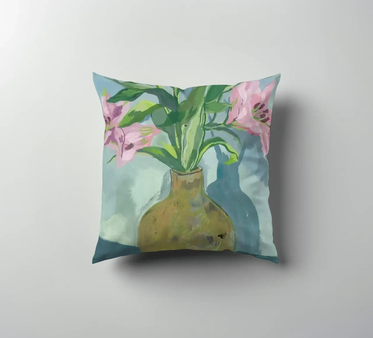 Gold Vase Of Lillies cuscino da Sonia Brittain