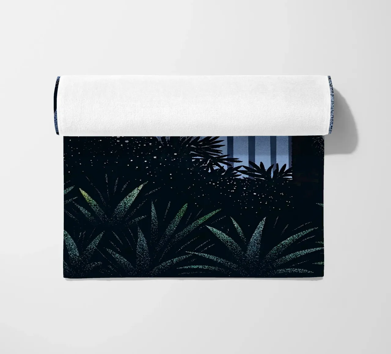 Garten und Baumblick Strandtuch von SOUL SHOP