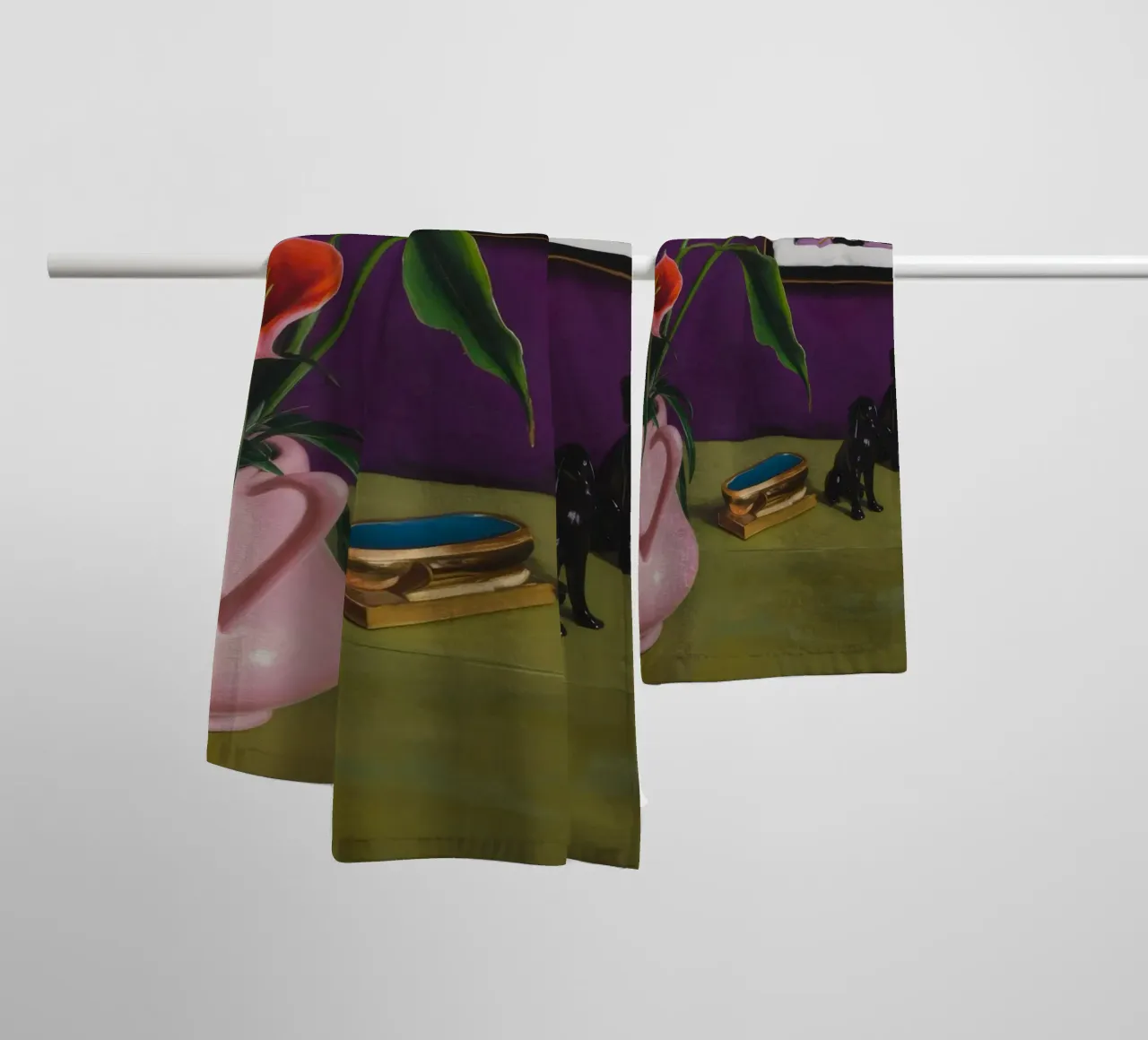 Cerise Lily Canines asciugamano da bagno da Opal Strokes