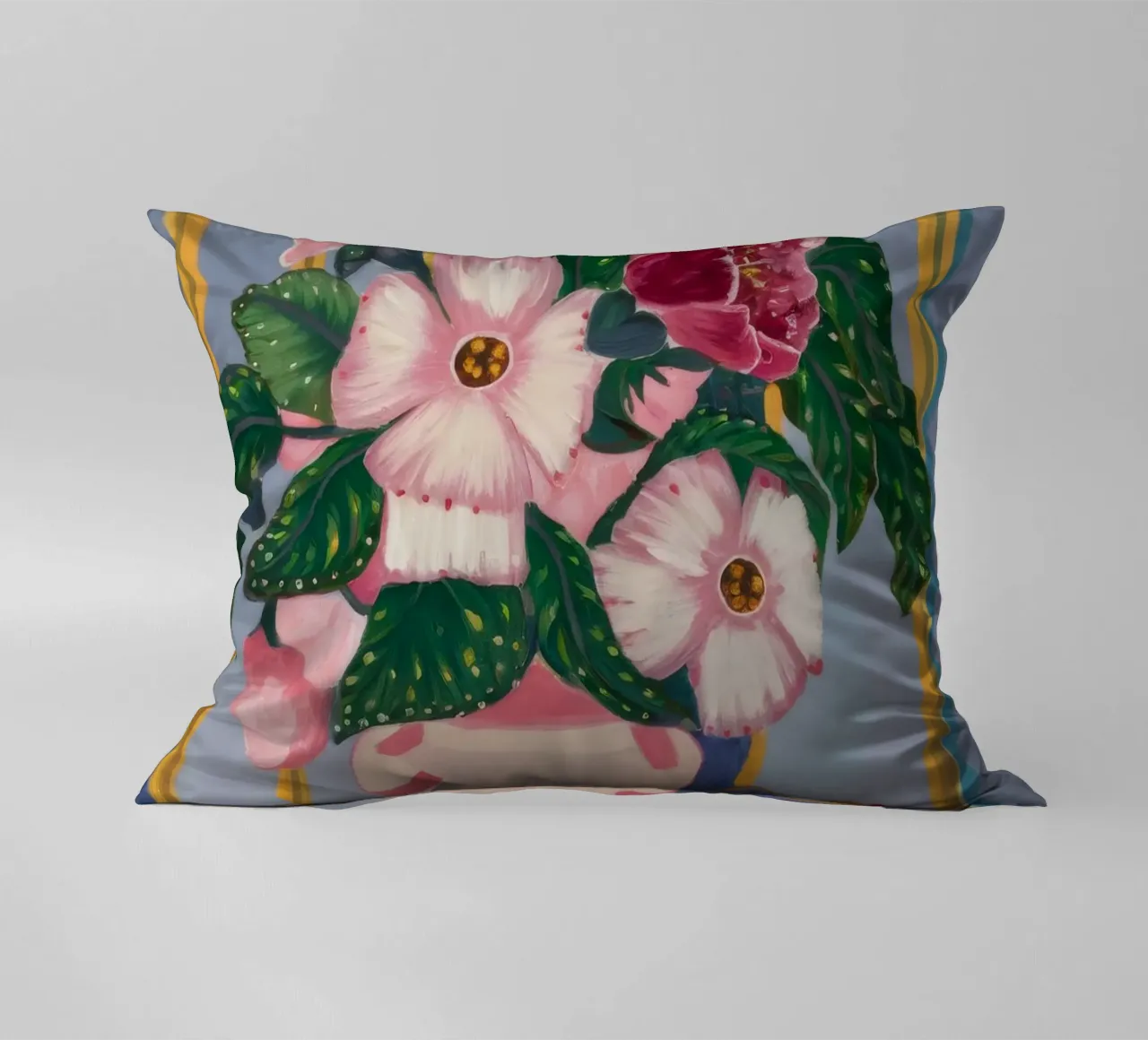 Urna a strisce di petali cuscino da Vivid Reverie
