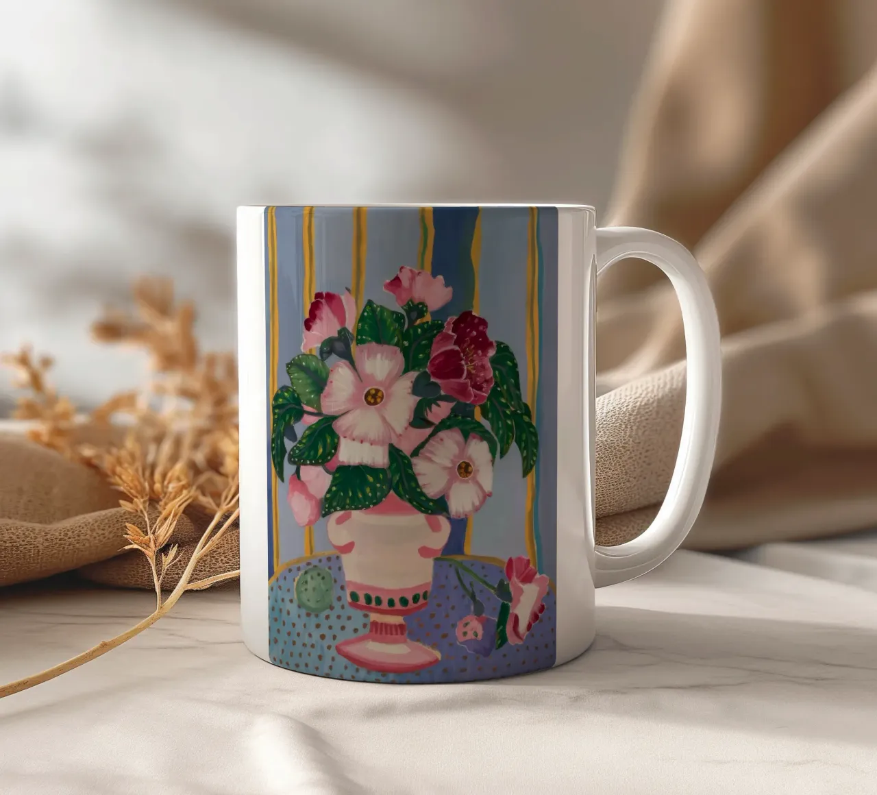 Urna a strisce di petali tazza in ceramica da Vivid Reverie