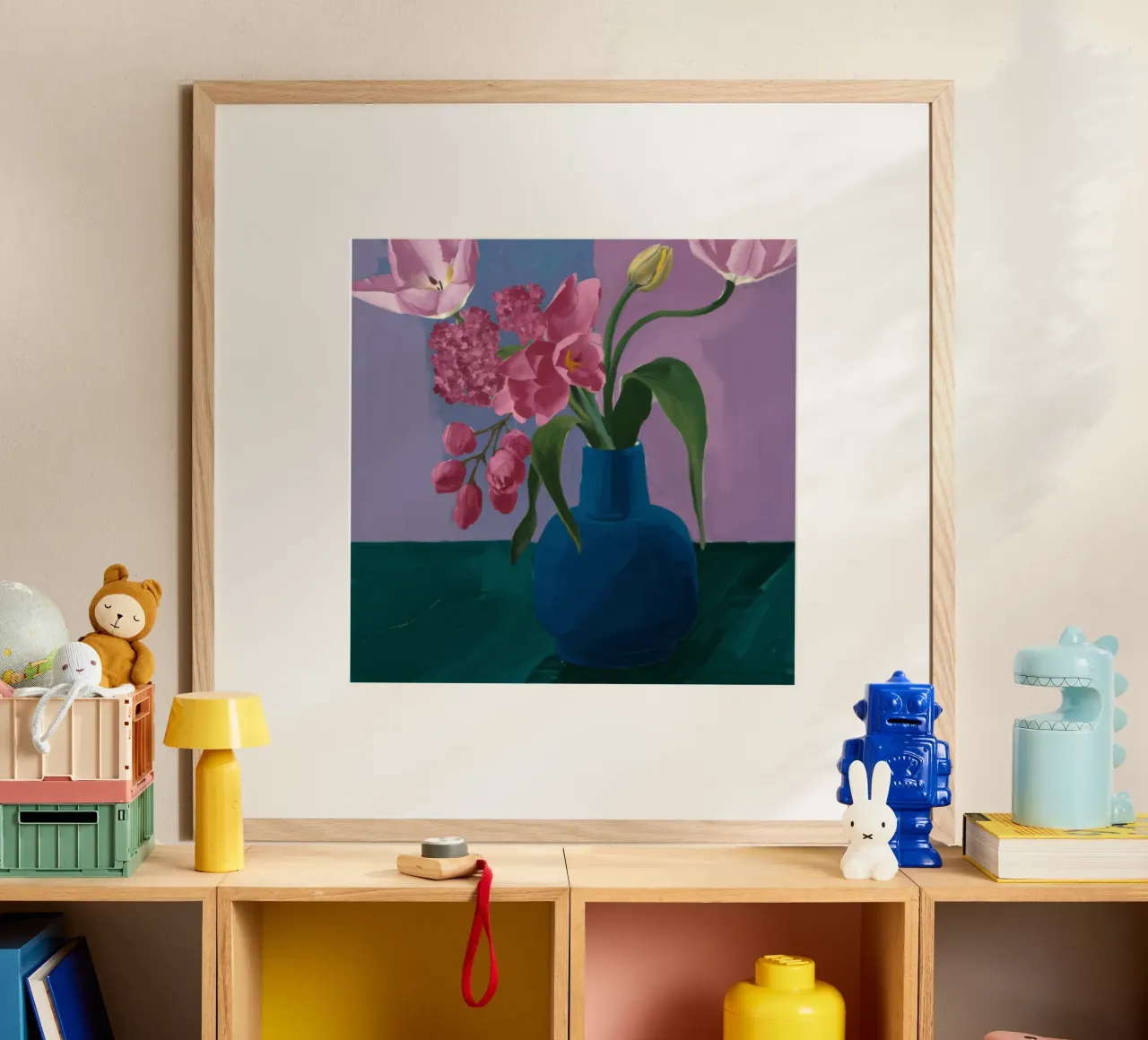 Profondità di peonia indaco poster con telaio in legno da Opal Strokes