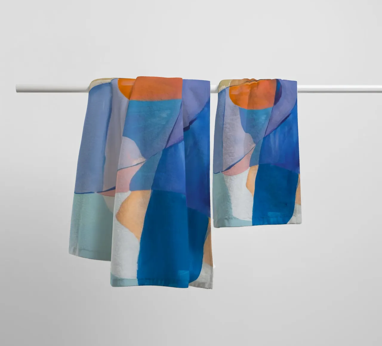 Azure Ember Flow Handtuch von Vivid Reverie