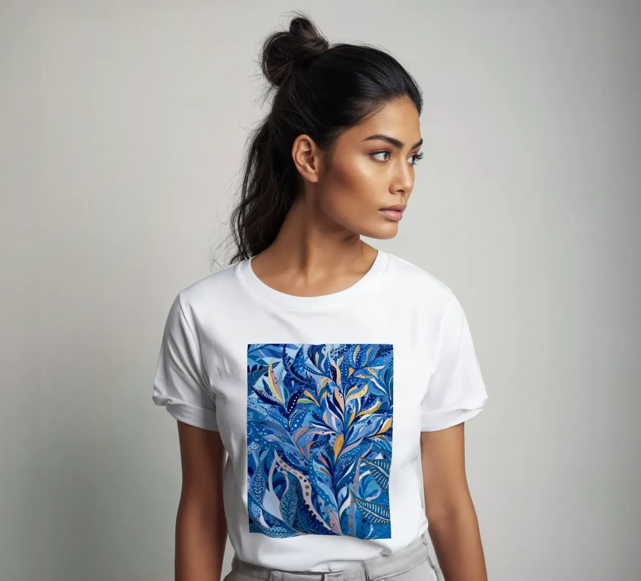 Labirinto di foglie azzurre t-shirt da Vivid Reverie