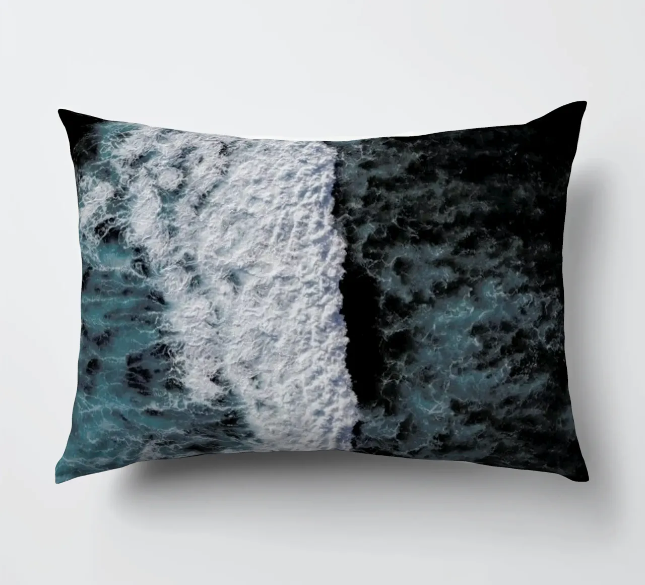 Calming Waves & Deep Blue Sea cuscino da Studio Nahili