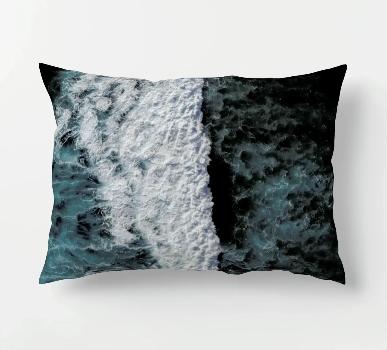 Calming Waves & Deep Blue Sea cuscino da Studio Nahili