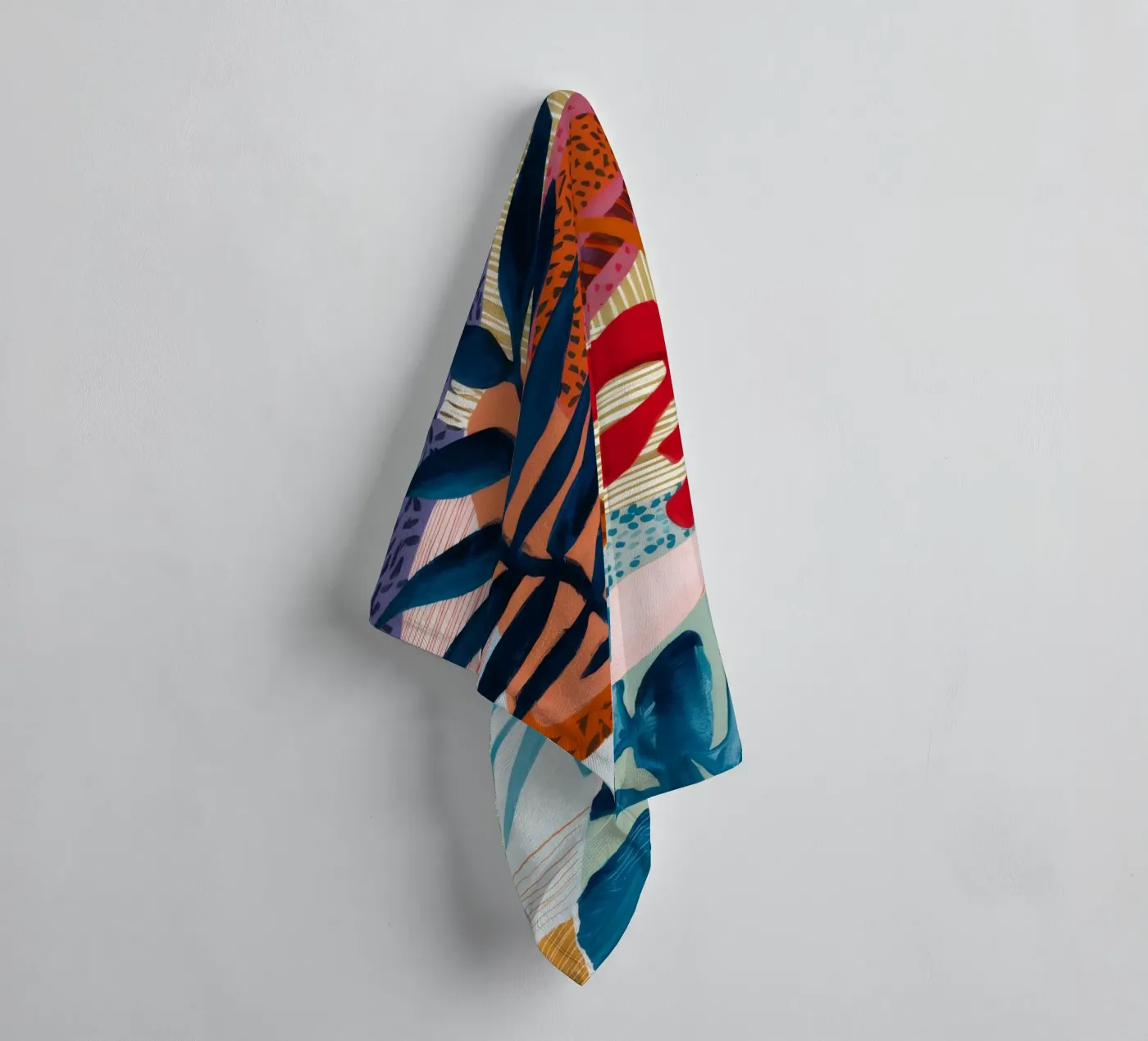 Strata Leaf Texture badhanddoek van Vivid Reverie